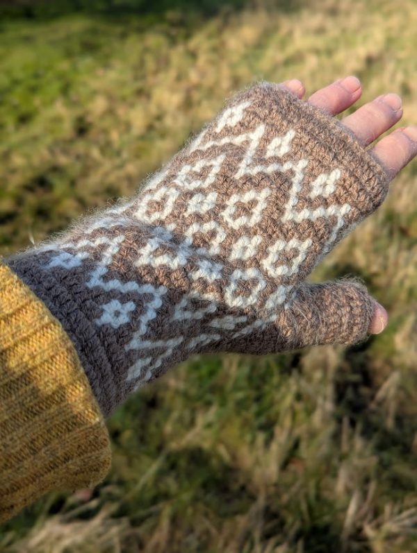 Tapestry crochet wrist warmers - Image 2