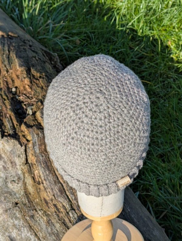 top view of shetland wool hat in light grey