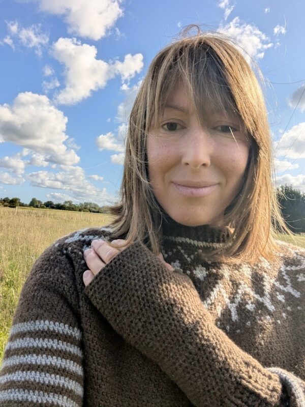 shetland wool wrist warmers in moorit brown